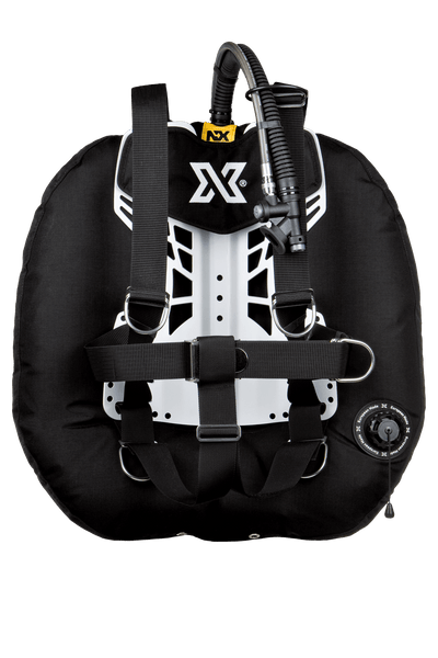 XDEEP NX PROJECT BC – front view of twin-tank wing system with inflator hose and full harness
