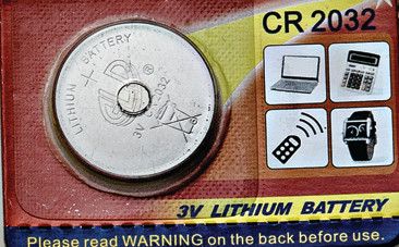 CR2032 3V lithium battery packaging showing compatibility with various electronic devices including dive computers