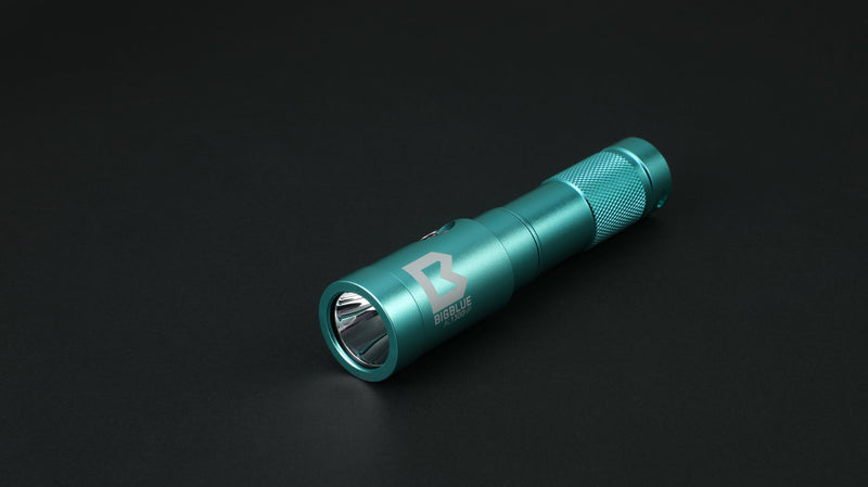 1300 Lumen Narrow Beam Dive Light, Bright Focused Spotlight for Low Visibility Underwater