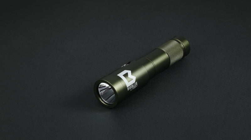 1300 Lumen Narrow Beam Dive Light, Bright Focused Spotlight for Low Visibility Underwater
