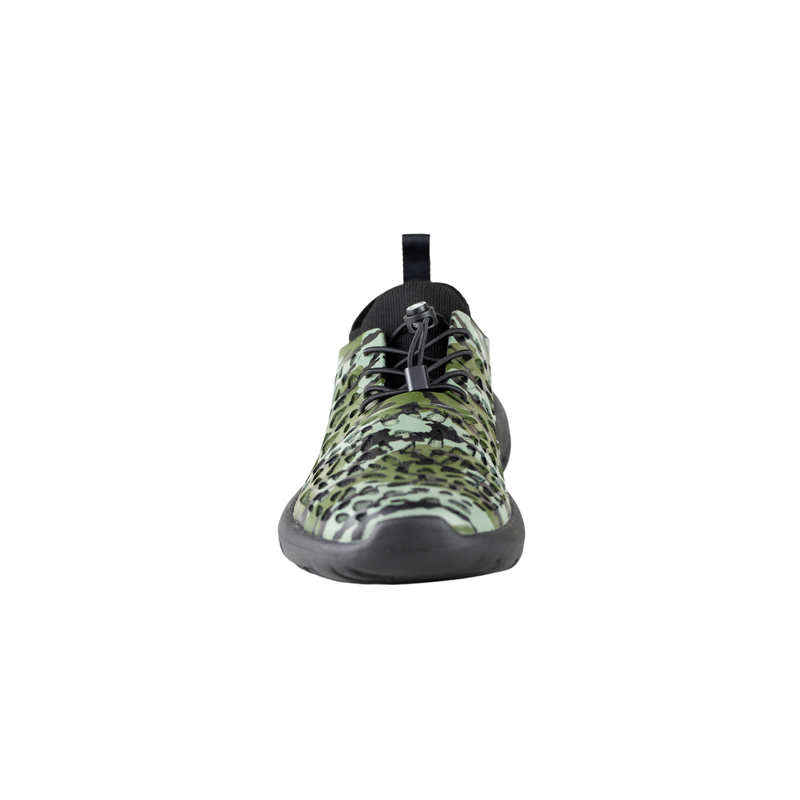 Crosskix Tetra Bottomland shoe front view showcasing the Mossy Oak camouflage pattern toe area with black laces and pull tab