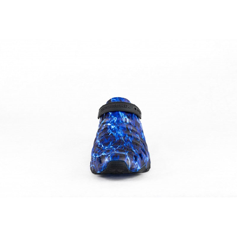 Front view of Crosskix 2.0 Agua Marlin shoe highlighting the toe area and blue camouflage pattern design