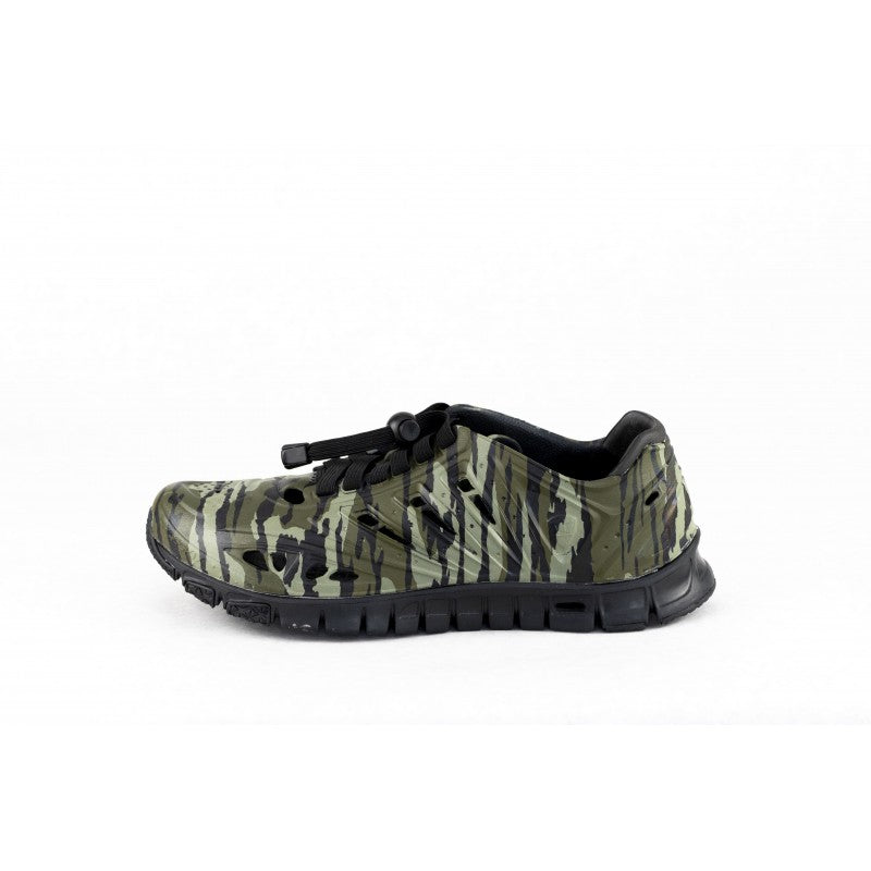 Crosskix APX Bottomlands by Mossy Oak sneaker medial side view displaying the inner profile and complete camouflage pattern coverage