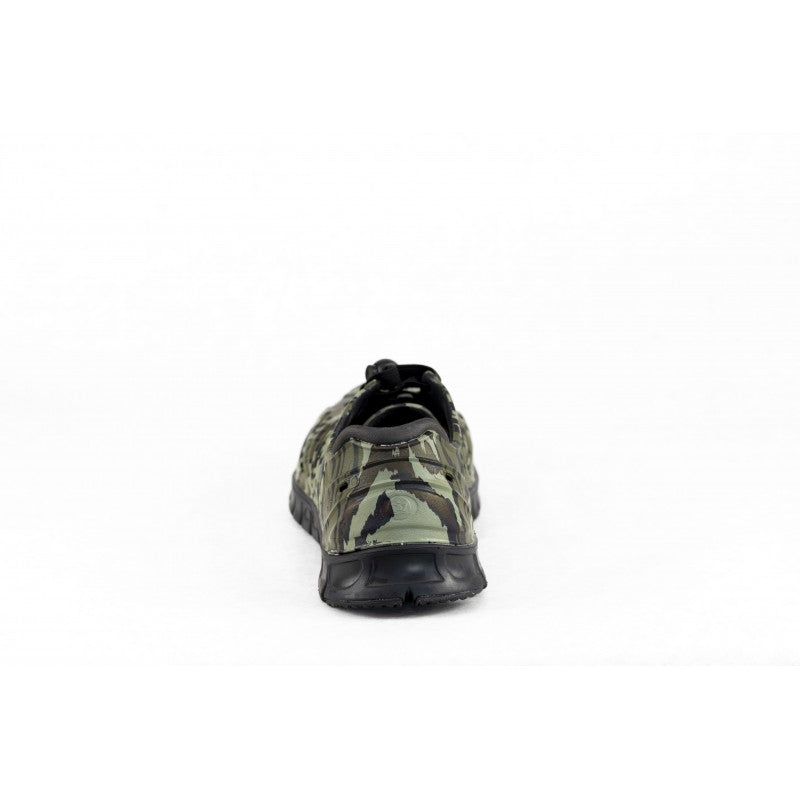 Crosskix APX Bottomlands by Mossy Oak sneaker rear heel view showing the back panel design and camouflage pattern continuation