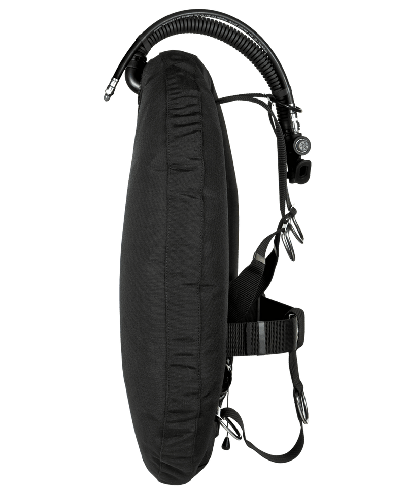 XDEEP HYDROS 40/50 DIR – detailed view of harness shoulder straps with D-rings and wing padding