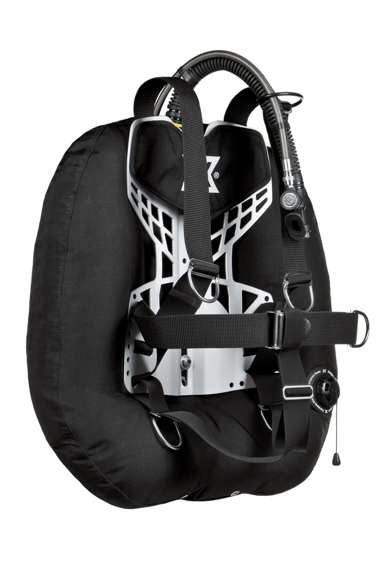 XDEEP NX PROJECT – close-up rear shot of wing and backplate with tank strap mounting system