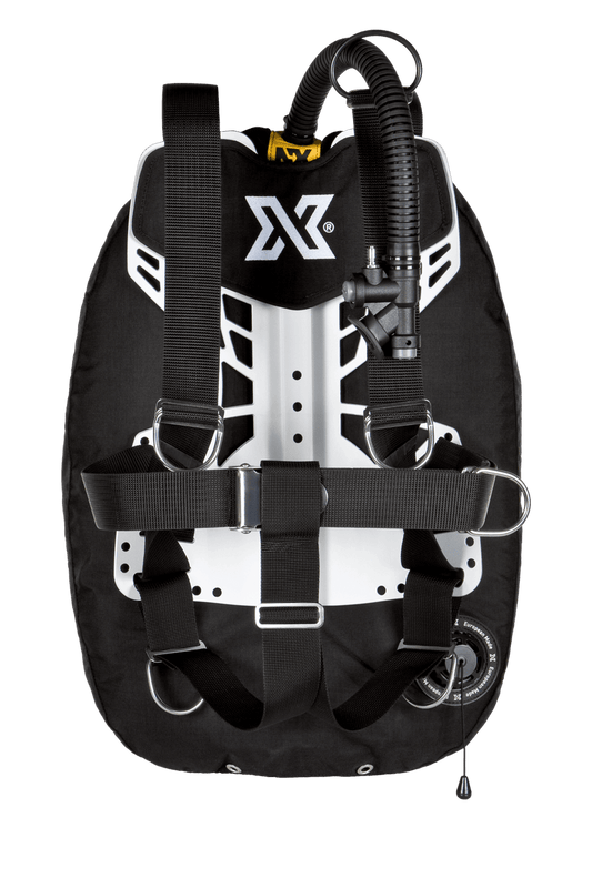 XDEEP NX ZEN Deluxe – front view of BCD with QR harness, 3D mesh padding, and inflator hose