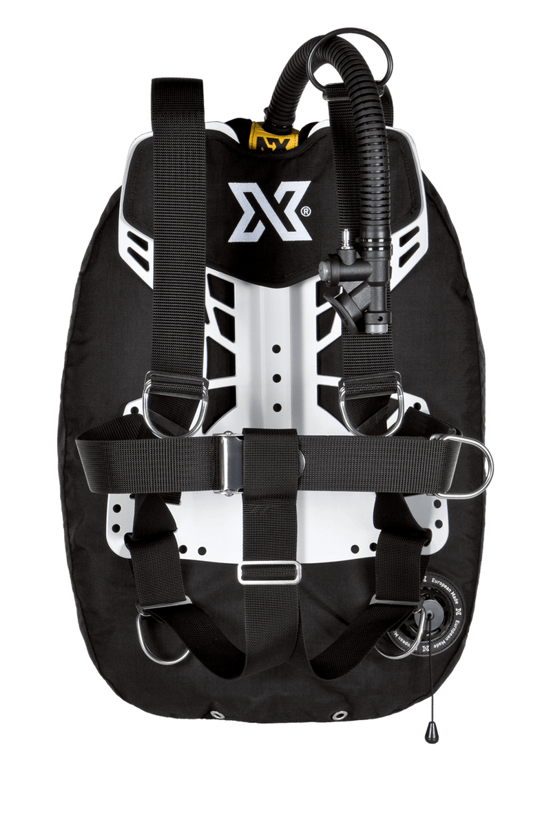 XDEEP NX ZEN Deluxe – front view of BCD with QR harness, 3D mesh padding, and inflator hose