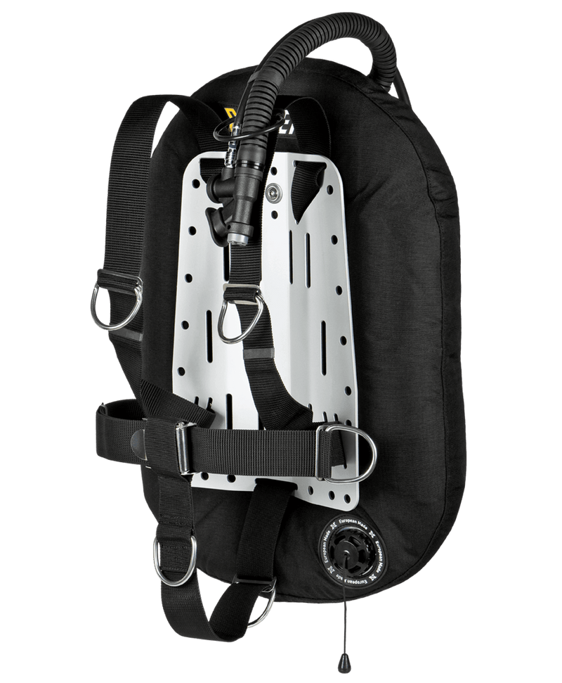 XDEEP ZEOS Standard – back close-up highlighting wing profile, tank adapter, and cam bands